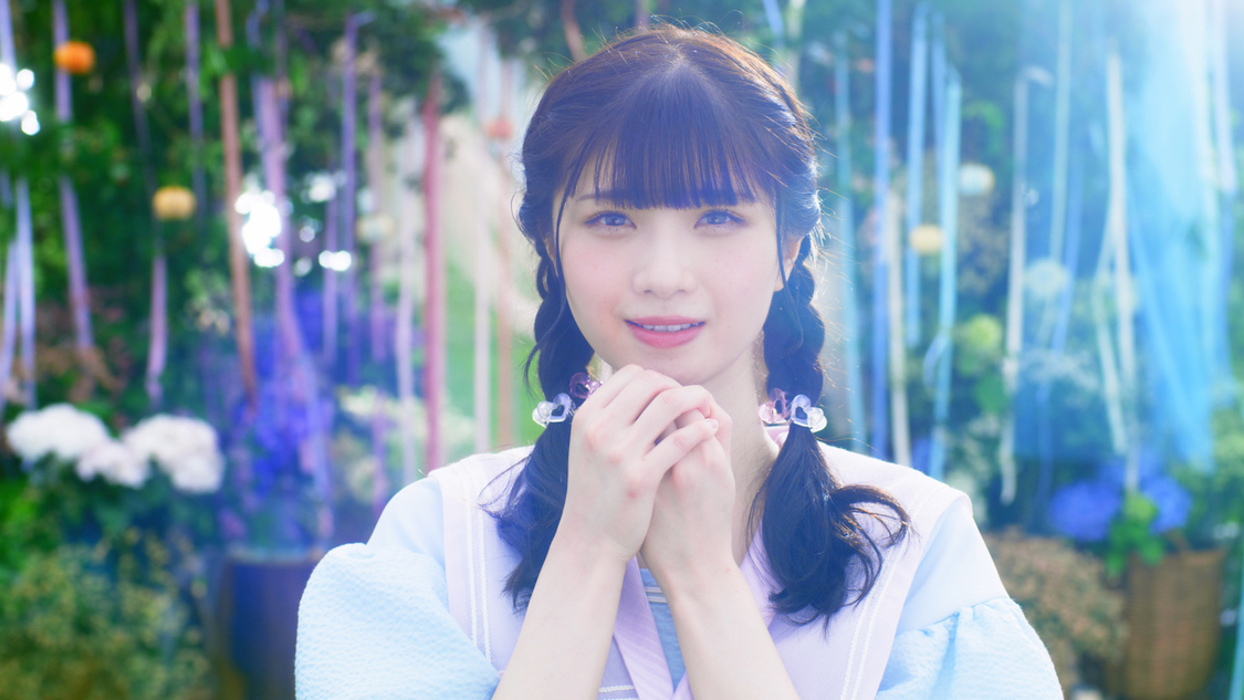 「君はこの夏、恋をする」MVより（©YOANI/KING RECORDS）