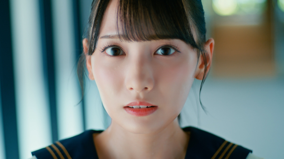 「君はこの夏、恋をする」MVより（©YOANI/KING RECORDS）