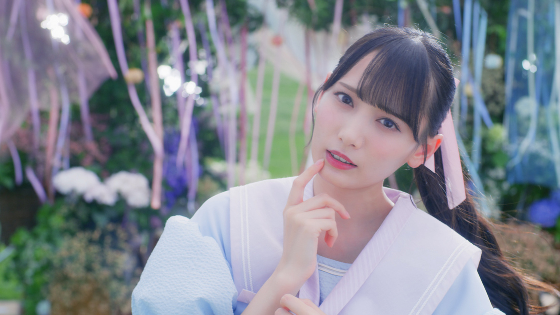 「君はこの夏、恋をする」MVより（©YOANI/KING RECORDS）