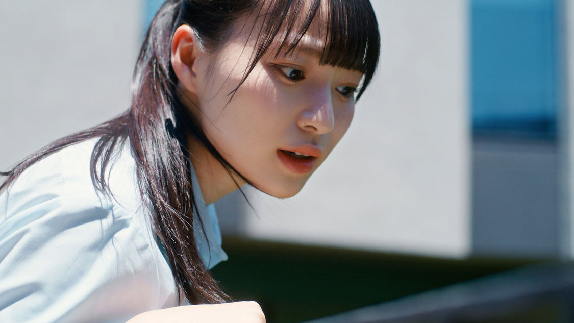 「君はこの夏、恋をする」MVより（©YOANI/KING RECORDS）