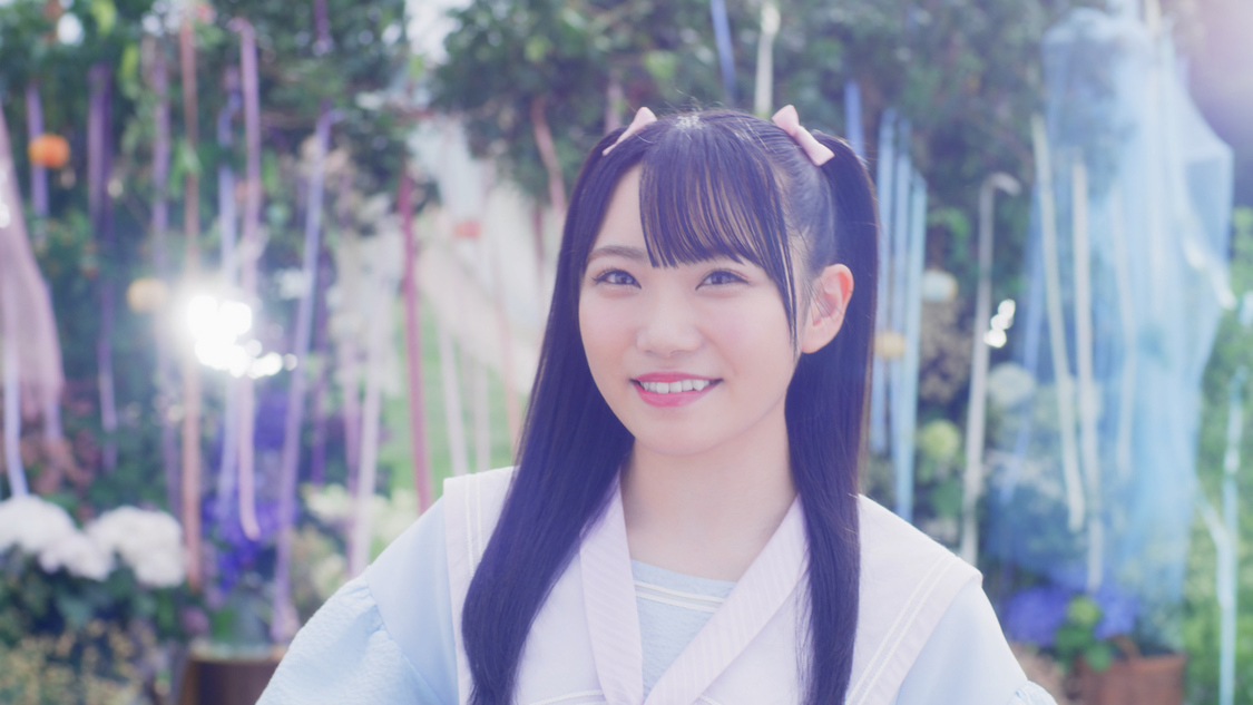 「君はこの夏、恋をする」MVより（©YOANI/KING RECORDS）