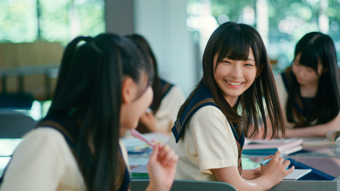 「君はこの夏、恋をする」MVより（©YOANI/KING RECORDS）