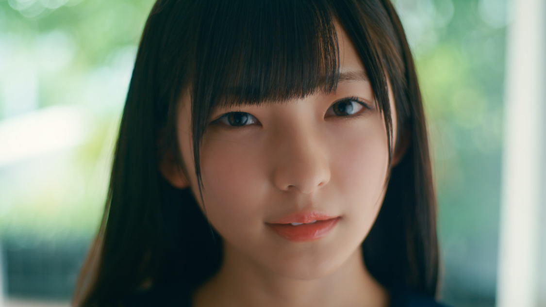 「君はこの夏、恋をする」MVより（©YOANI/KING RECORDS）