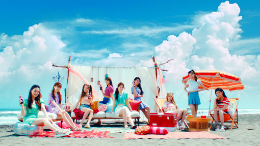 Niziu 夏全開のコカ コーラ新tv Cm出演 最新曲 Super Summer がcmソングに Pop N Roll ポップンロール