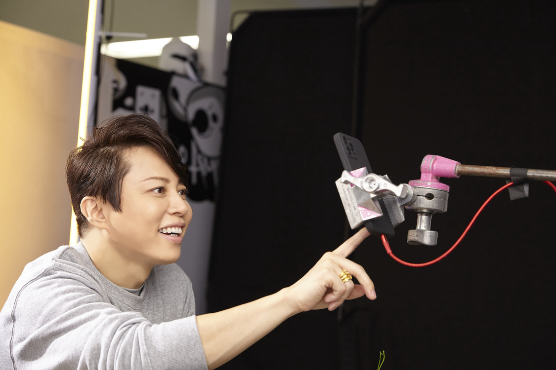 『17LIVE』新TV-CM「17LIVE「イチナナイチオシ！話題のあの人」」篇より