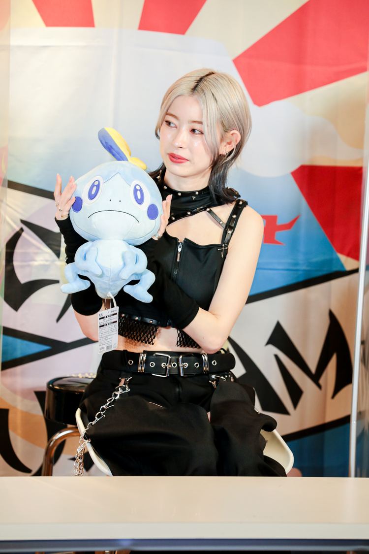 メッソンを紹介する南向いずみ