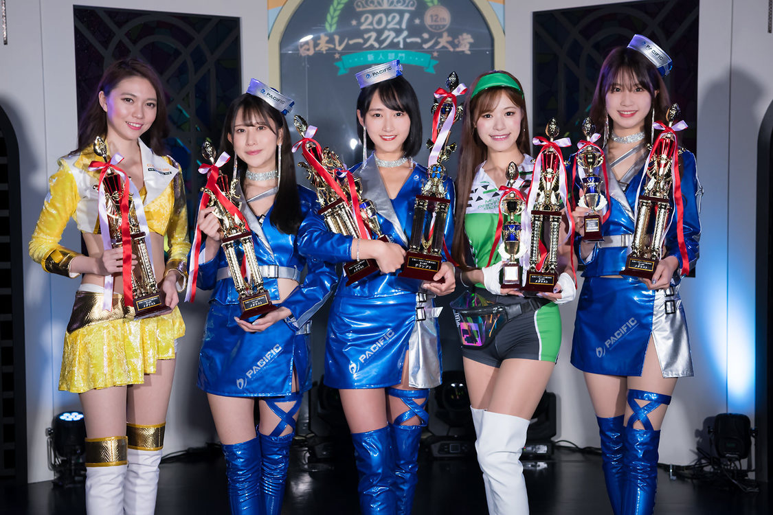 写真左から、小柳あずき、名取くるみ、川瀬もえ、広瀬晏夕、長坂有紗