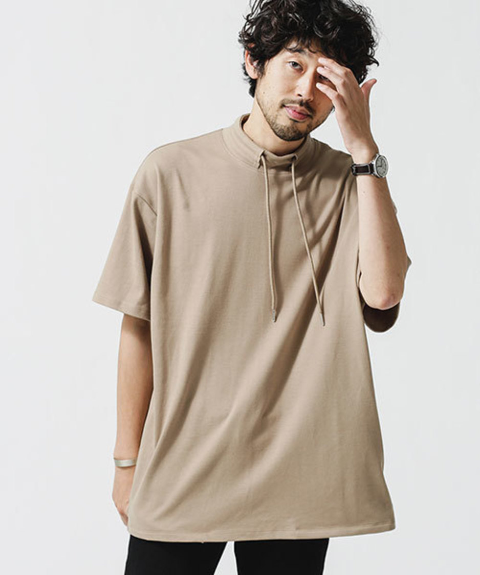 AKB48×ナノ・ユニバースコラボモックネックTシャツ