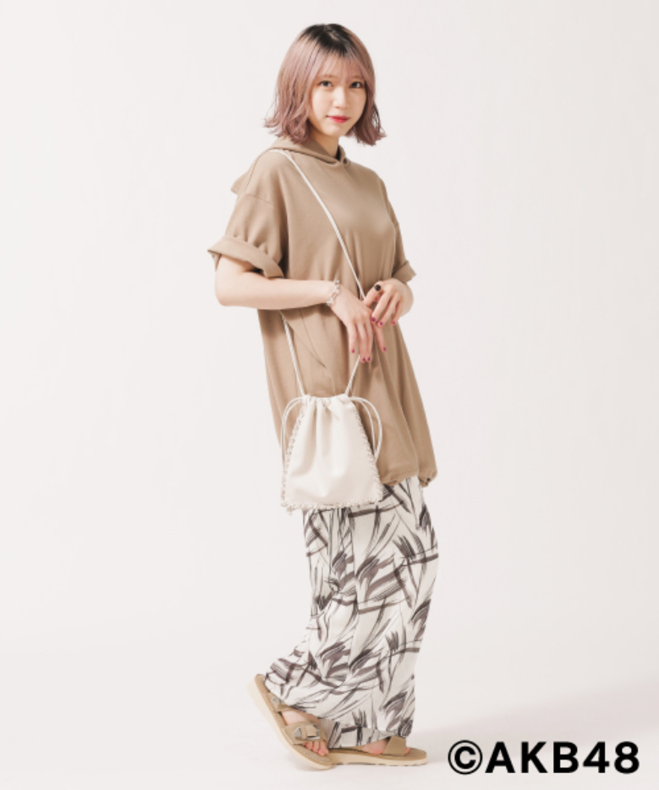 AKB48×ナノ・ユニバースコラボフード付きビッグTシャツ