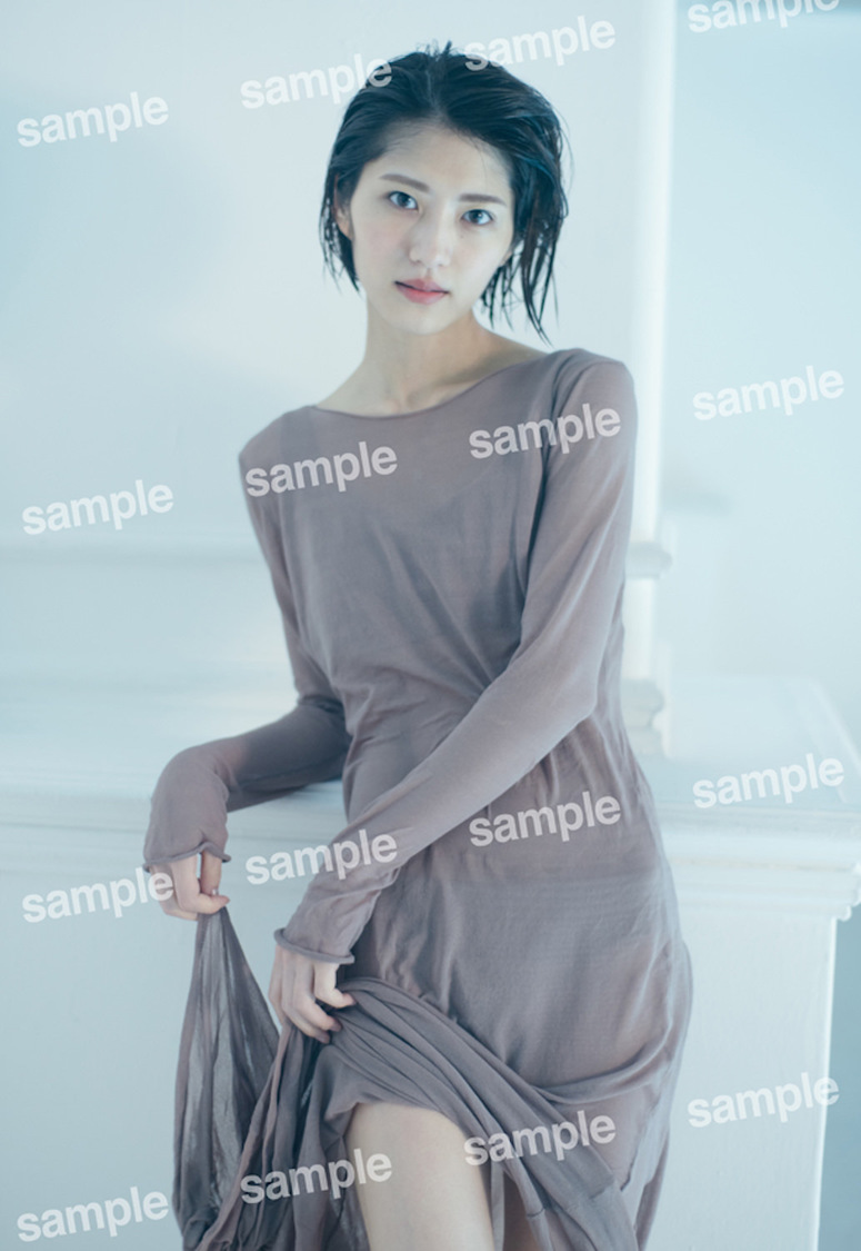 HMV特典ポストカード（撮影：嶌村吉祥丸）