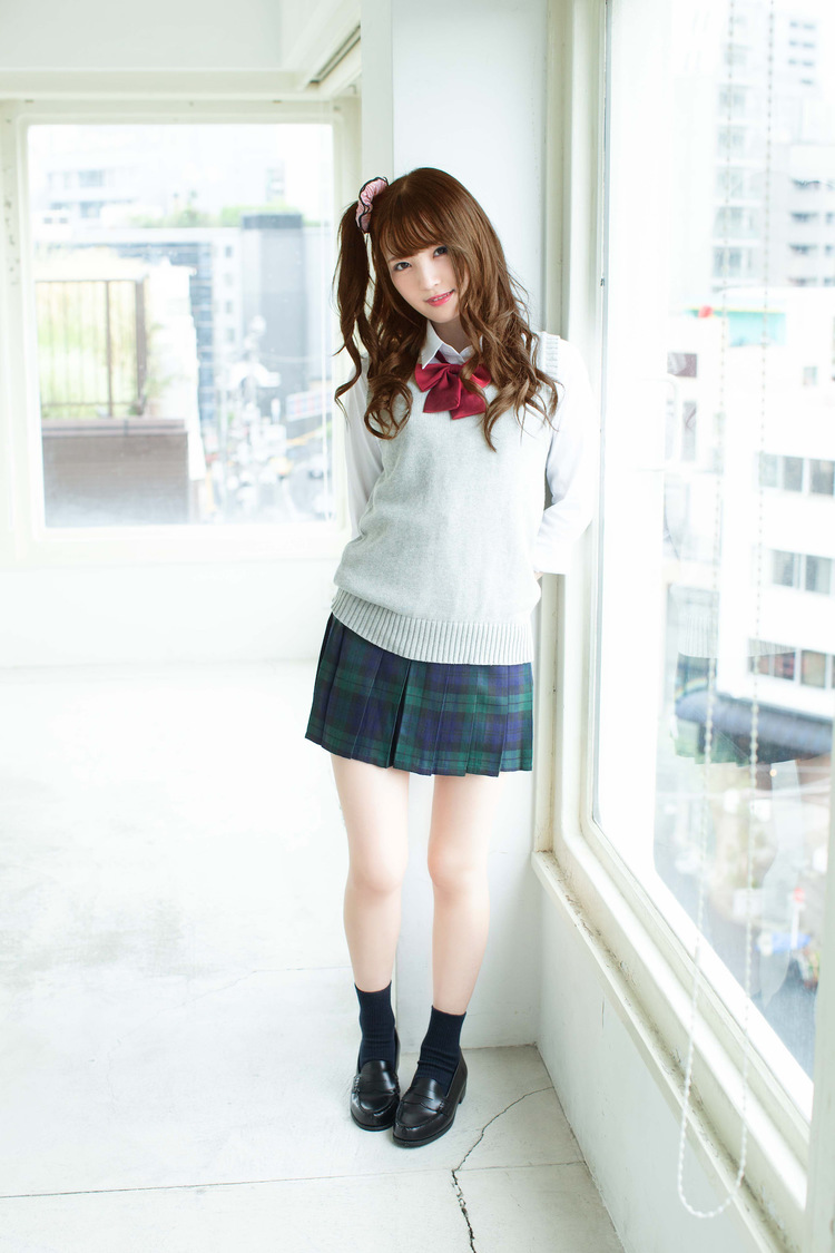 由良ゆら（月刊ドラゴンエイジ／佐賀章広）