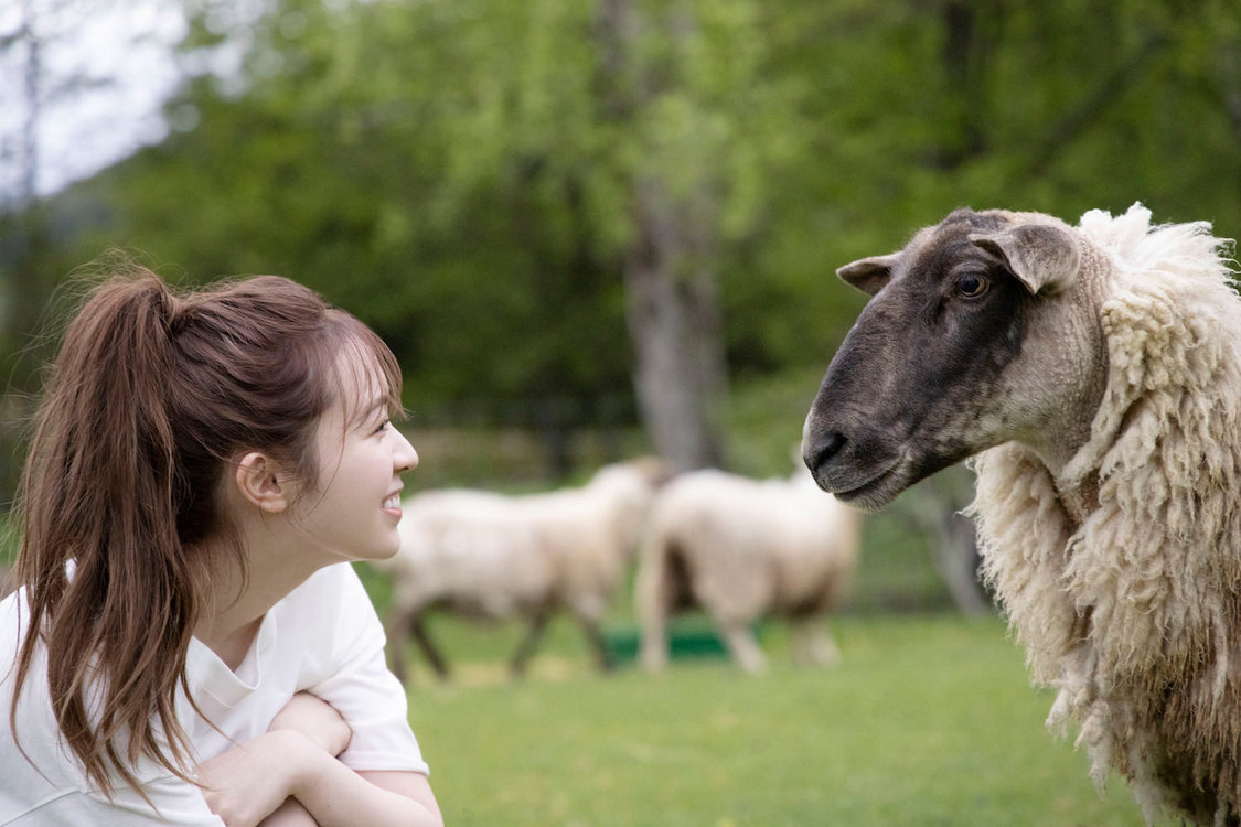 乃木坂46 渡辺みり愛 1st写真集より（撮影：彦坂栄治）