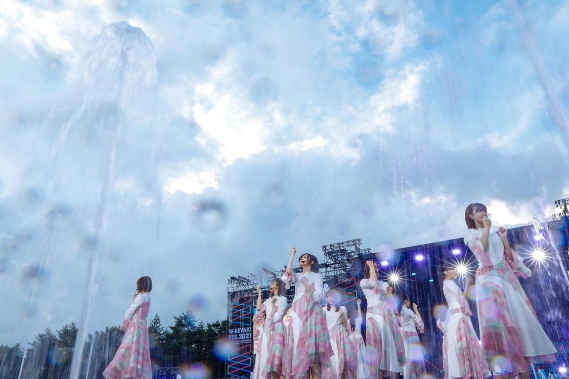 ＜W-KEYAKI FES.2021＞富士急ハイランドコニファーフォレスト（2021年7月11日／撮影：上山陽介）