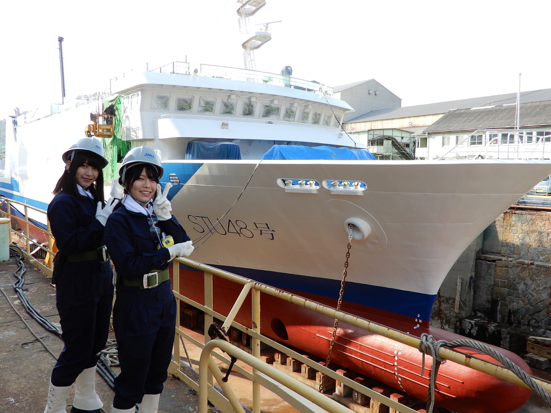 藤原あずさ＆矢野帆夏、船上劇場「STU48号」船名プレートペイント作業（2019年2月13日）