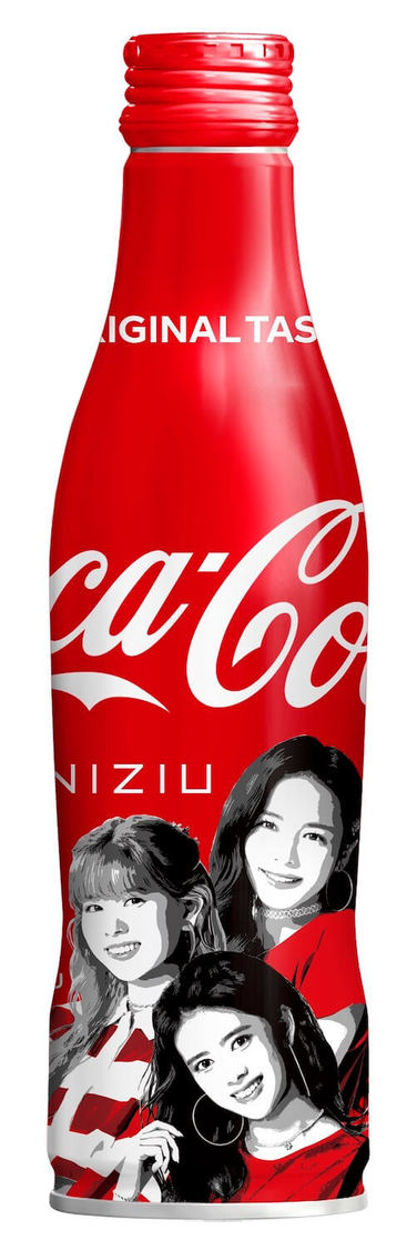 『コカ・コーラ』スリムボトルNiziUデザイン（MAYA、RIKU、RIMA）