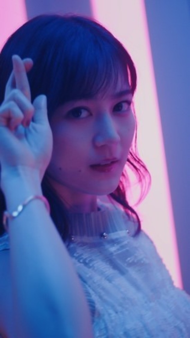 27thシングル「ごめんねFingers crossed」縦型MVより