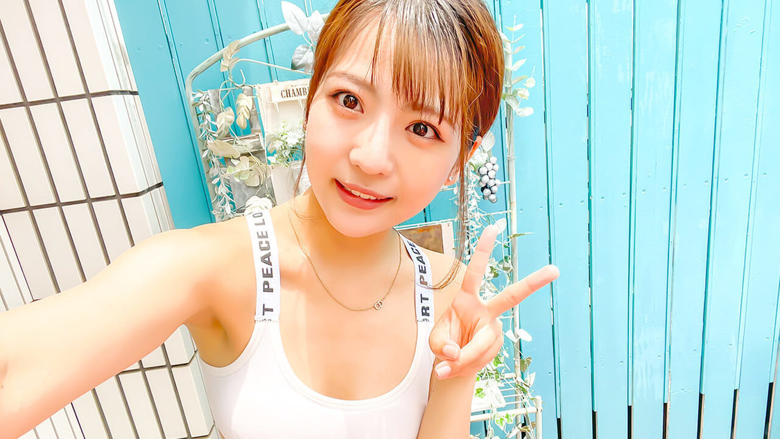 『【自撮り美女】家トレはじめました！』より