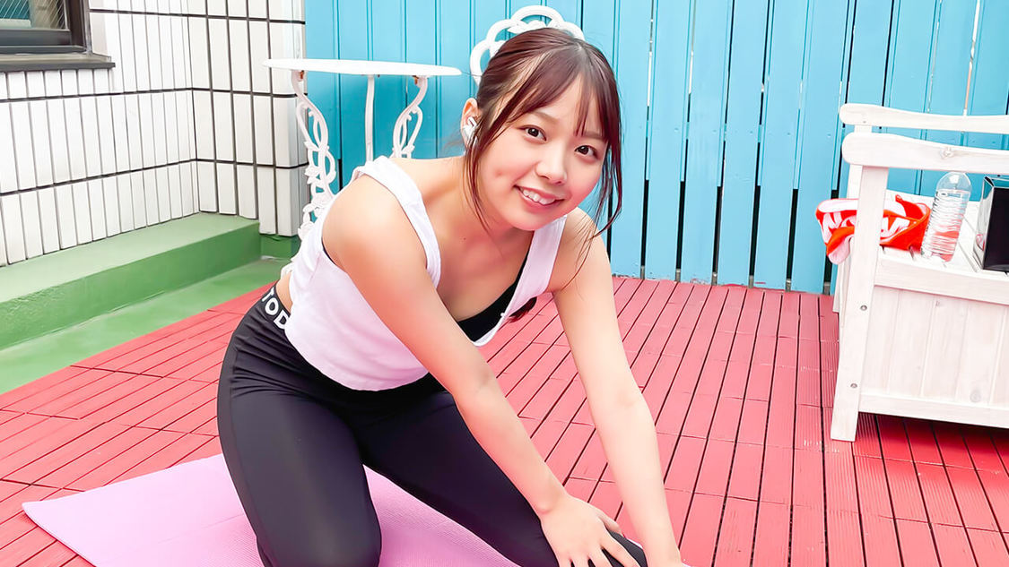 『【自撮り美女】家トレはじめました！』より