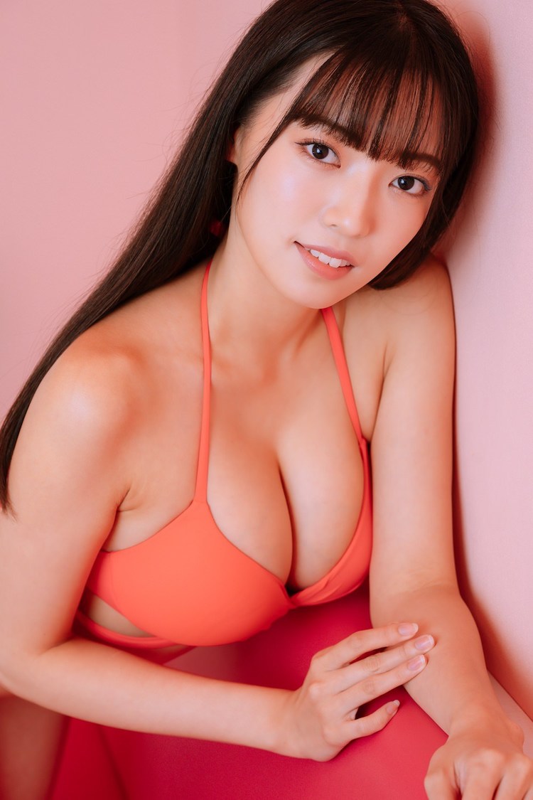 桜田愛音（©Chameleon Republic）