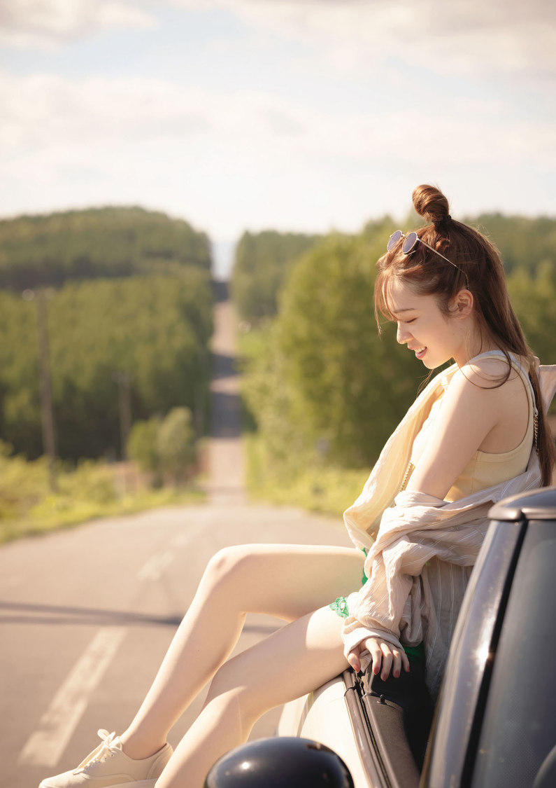 乃木坂46 渡辺みり愛 1st写真集『消極的な華やかさ』セブンネット版裏表紙（撮影：彦坂栄治）