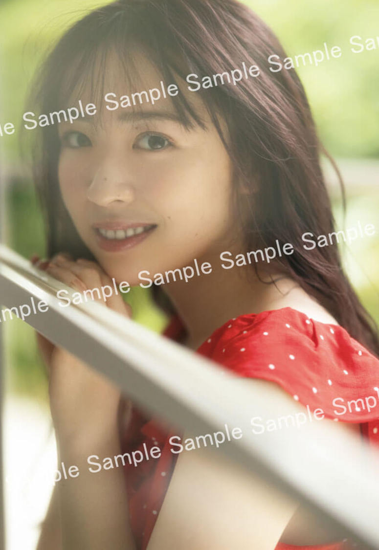 乃木坂46 渡辺みり愛 1st写真集『消極的な華やかさ』ポストカード（ TSUTAYA（SHIBUYA TSUTAYA除く）限定）