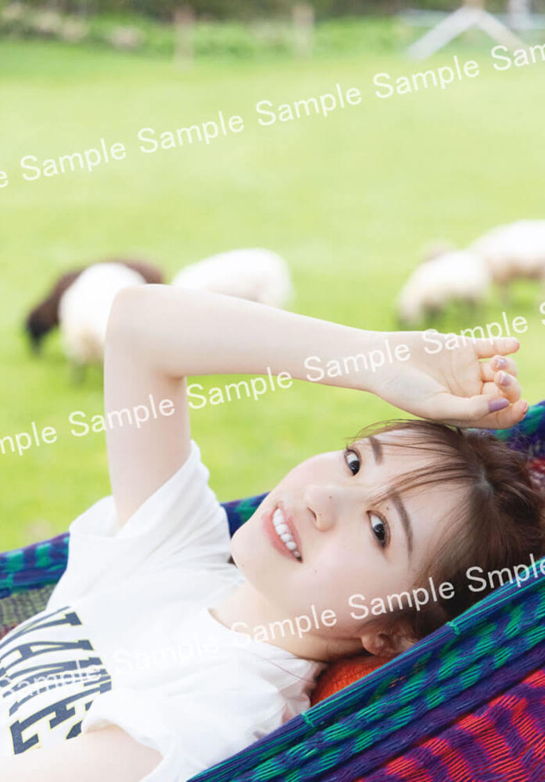 乃木坂46 渡辺みり愛 1st写真集『消極的な華やかさ』ポストカード（くまざわ書店限定）