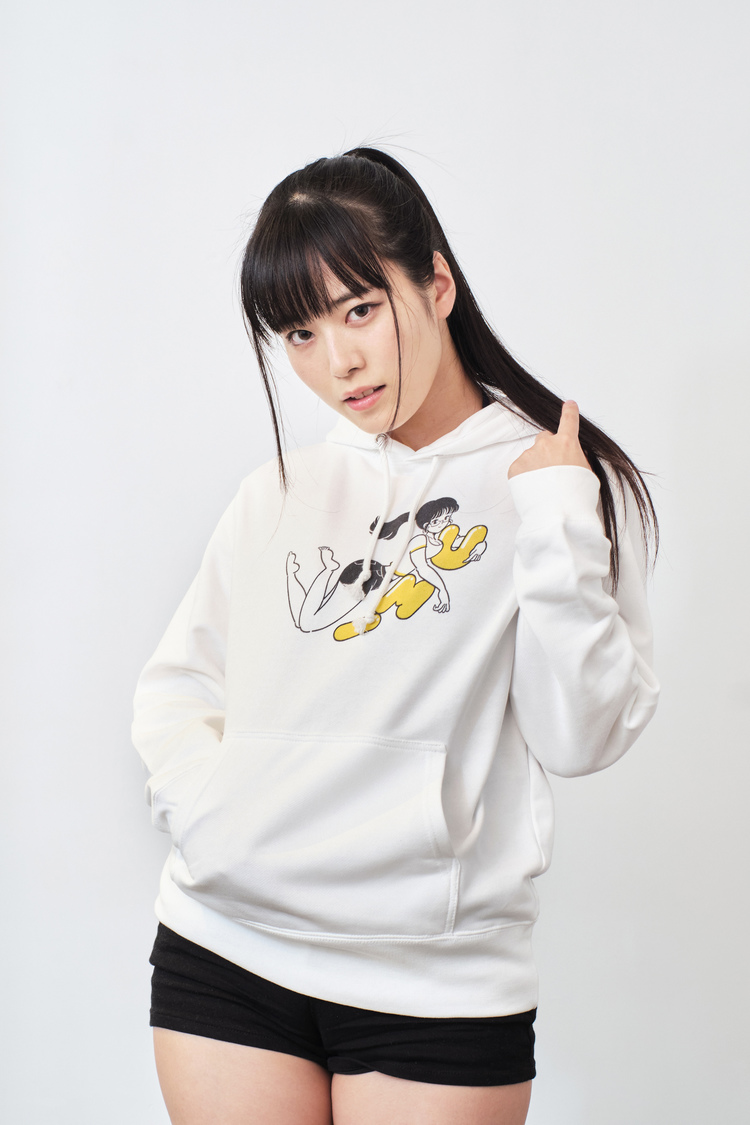 VVコラボ プルオーバーパーカー（ホワイト）