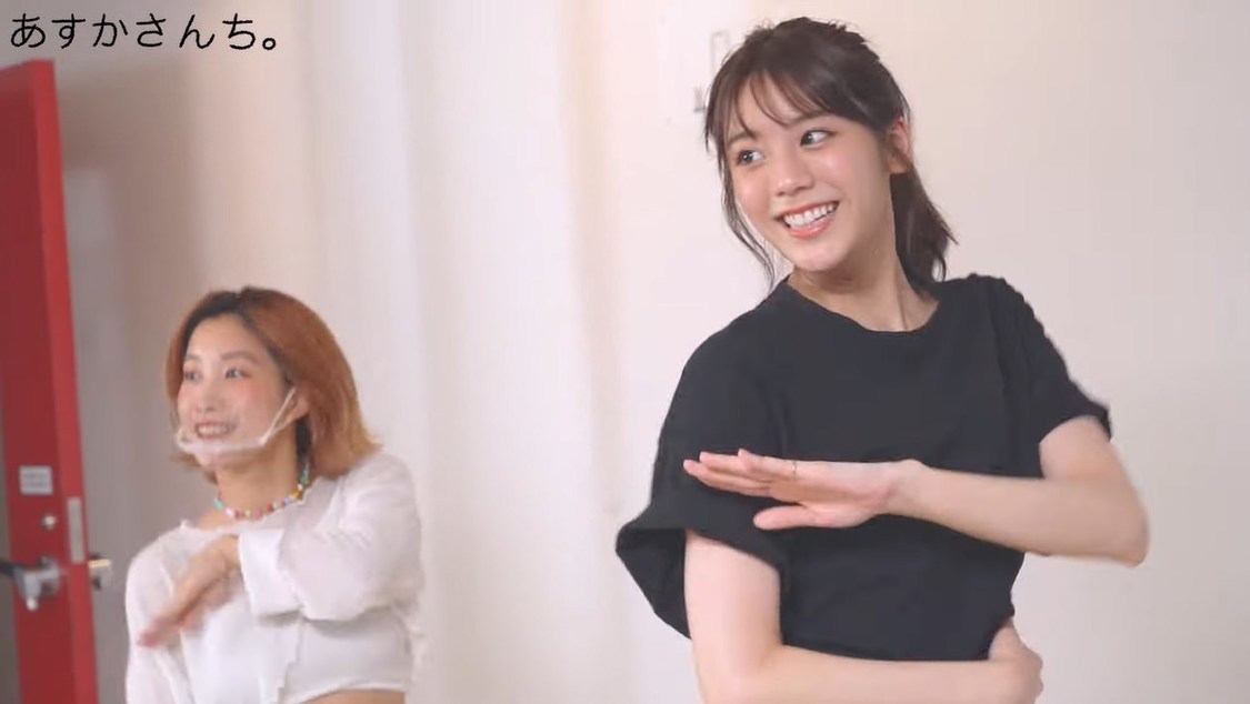 「【踊ってみた】1 時間で TWICE の Feel special 踊ってみました!with hana さん」より