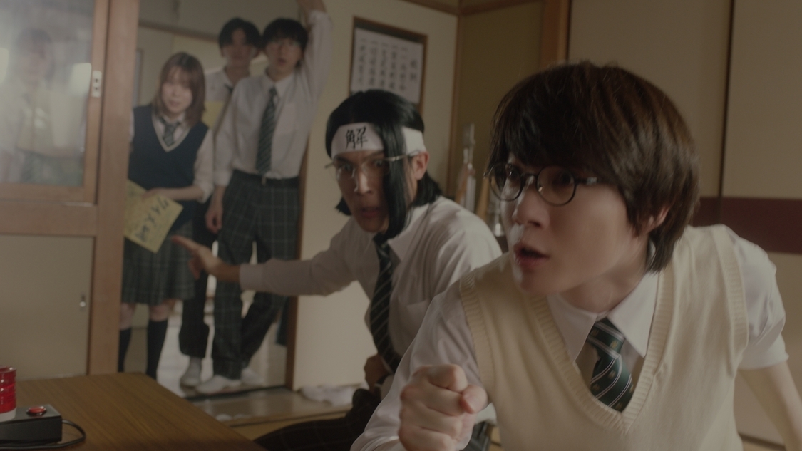 au『意識高すぎ！高杉くん』シリーズTV-CM「クイズ大会」篇より