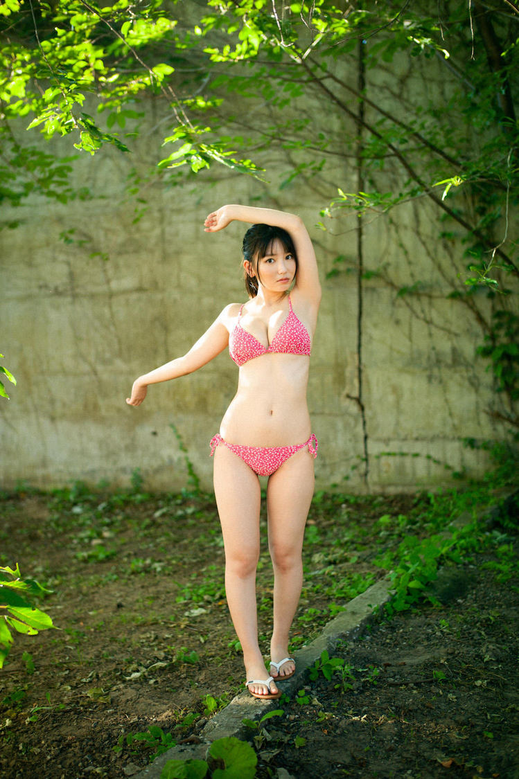 沢口愛華『1st  DVD&PHOTOBOOK（仮）』（撮影：細居幸次郎）