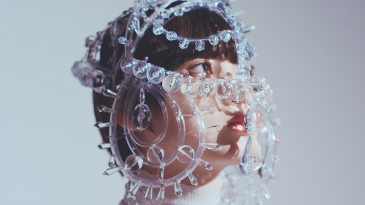 欅坂46 平手友梨奈、ANREALAGE 2019年春夏新作「CLEAR」コンセプトムービーより