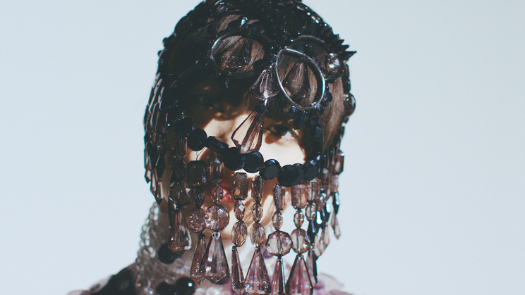 欅坂46 平手友梨奈、ANREALAGE 2019年春夏新作「CLEAR」コンセプトムービーより