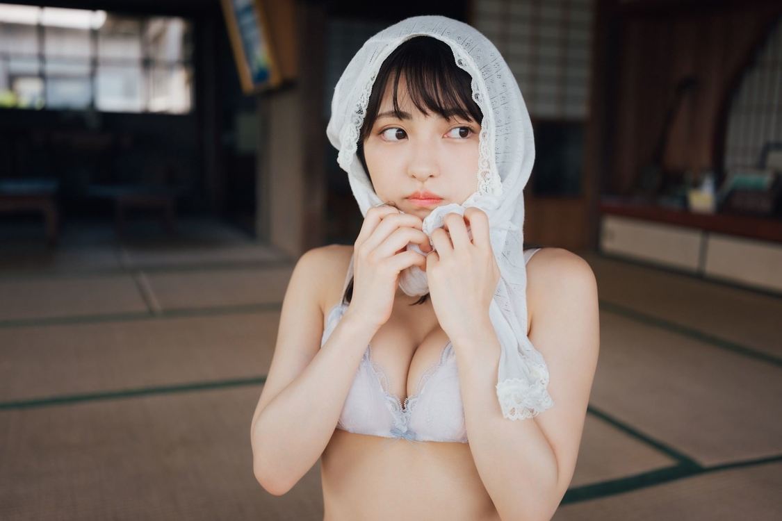 十味（#2i2）（（C）集英社／週刊プレイボーイ／撮影:前康輔/スタイリスト：野田陽子（ミタケイショウ）/ヘアメイク：鈴木智枝（JULLY））