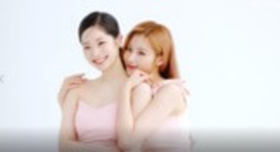 「アピュー ジューシーパン スキンケアプライマー ウェブ動画」より