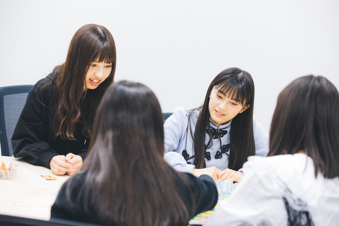 沖口優奈、小山リーナ｜人生ゲーム