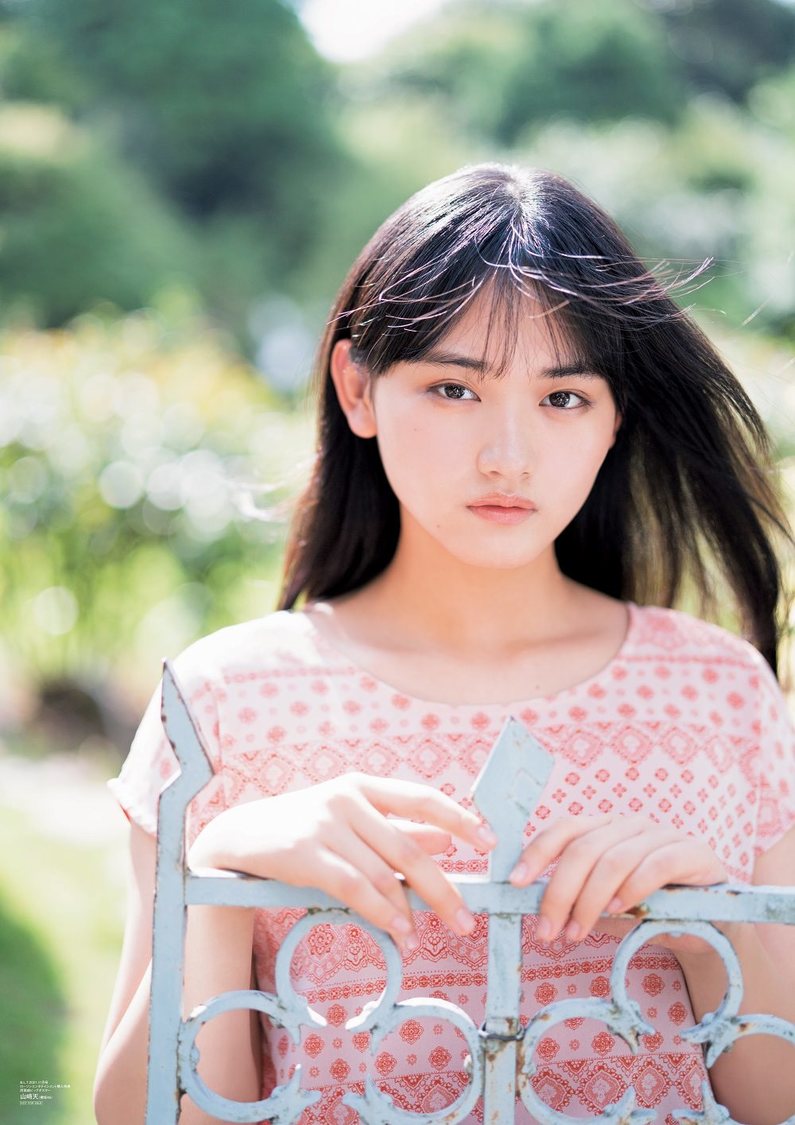 『B.L.T.2021年11月号』ローソンエンタテインメント購入特典両面ポスター（裏）【山﨑天（櫻坂46）】