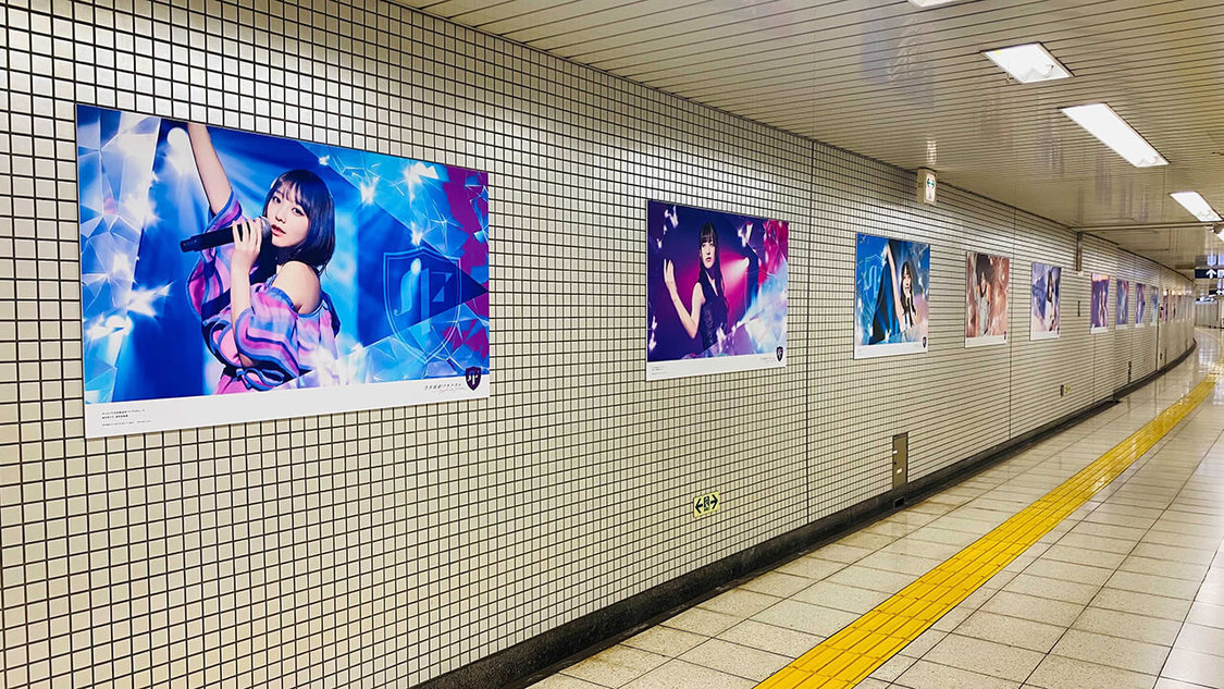 乃木坂駅より（©乃木坂46LLC／Y&N Brothers Inc.©gumi）