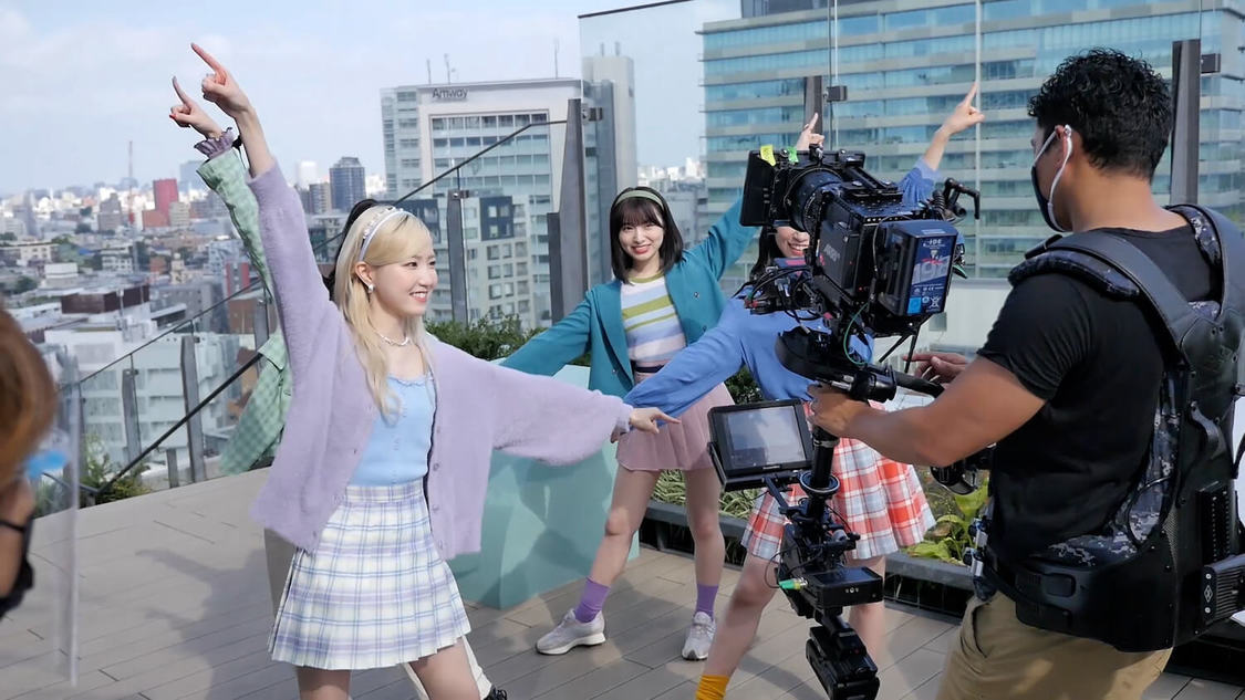 『ABC-MART』新WEB-CM「ニューバランス327 Walking Dance」篇メイキングカット