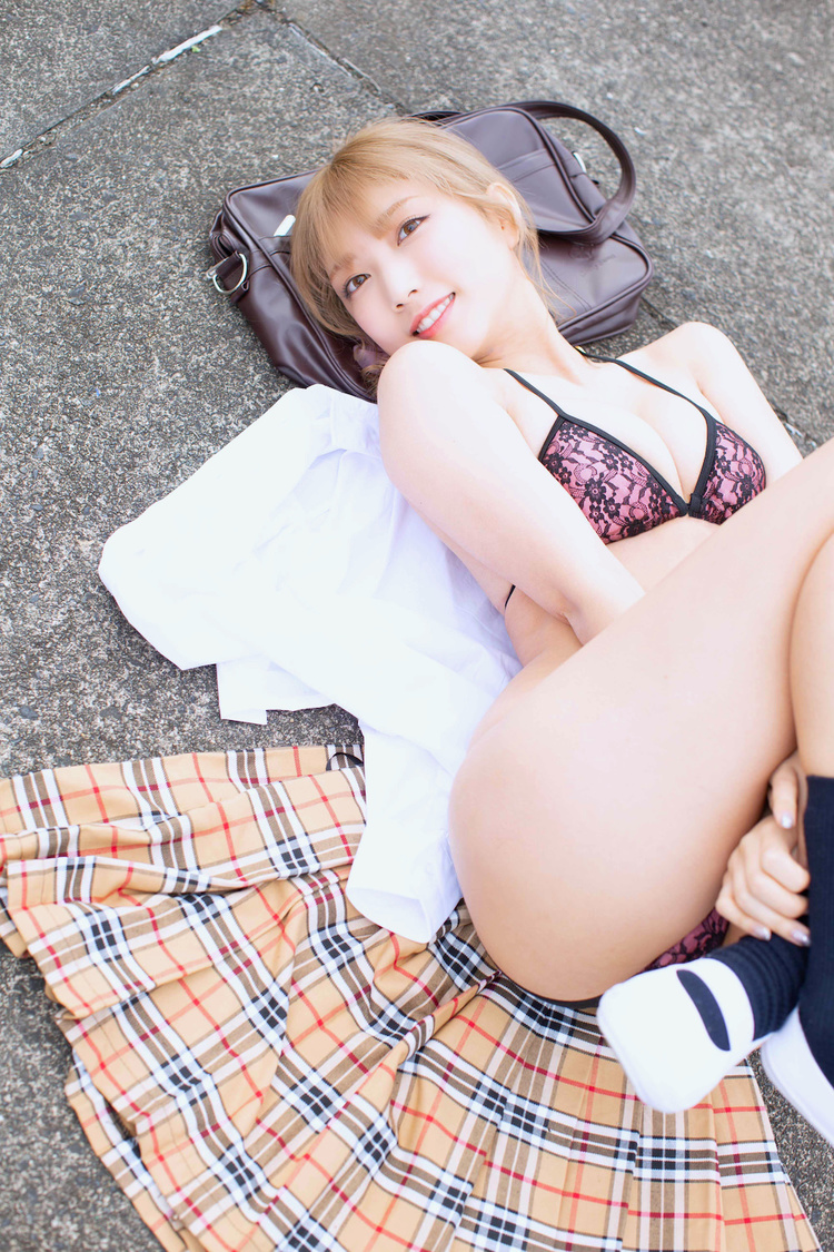 霜月めあ（撮影：佐賀章広　©月刊エンタメ／徳間書店）