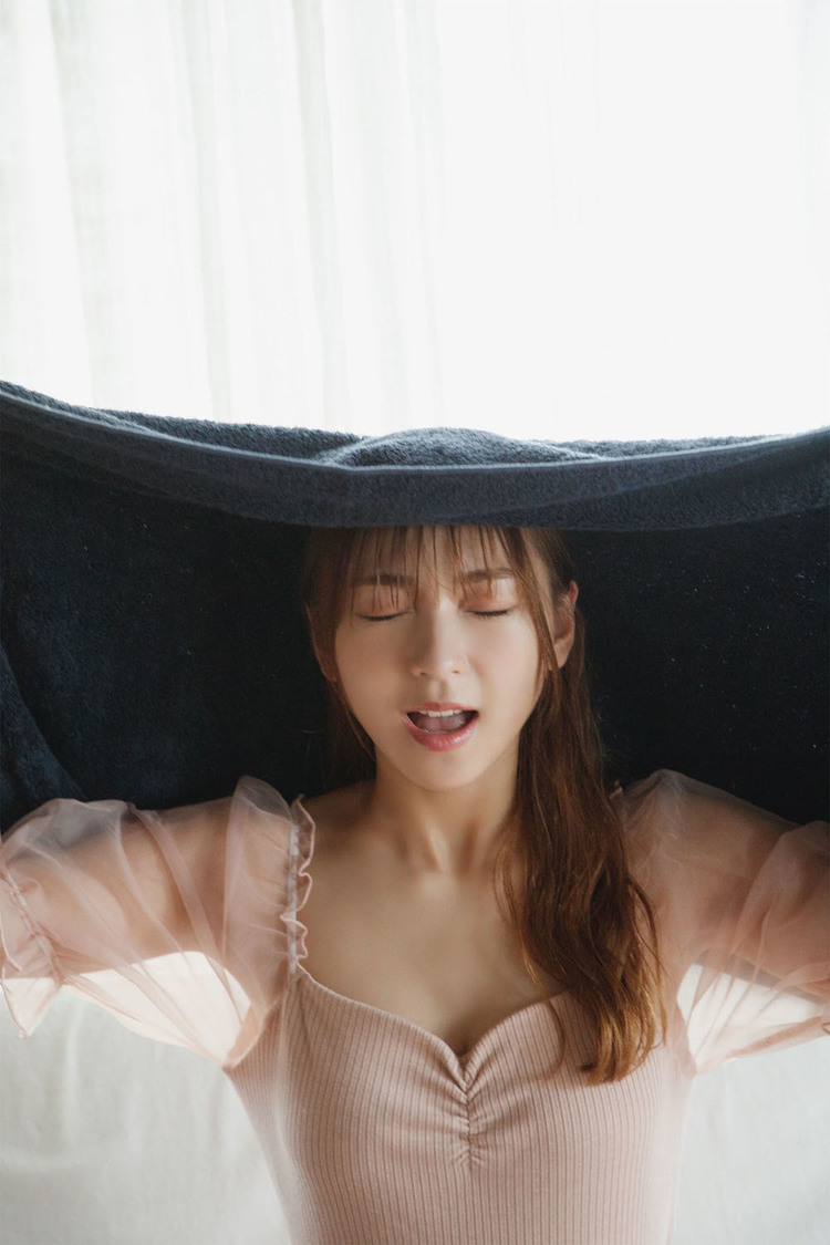 『SPA!デジタル写真集 塩川莉世 デートのあとには』より