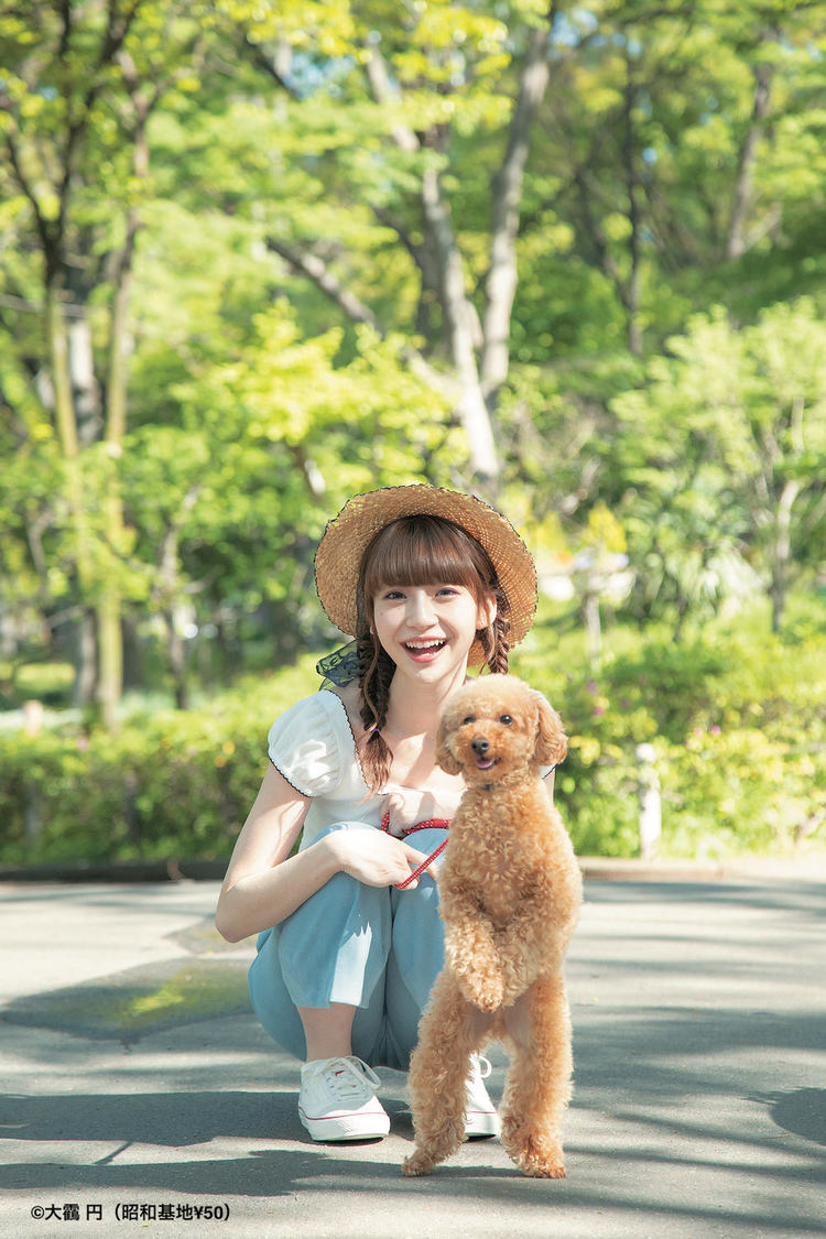 荻野由佳1st写真集『これからの足跡』より