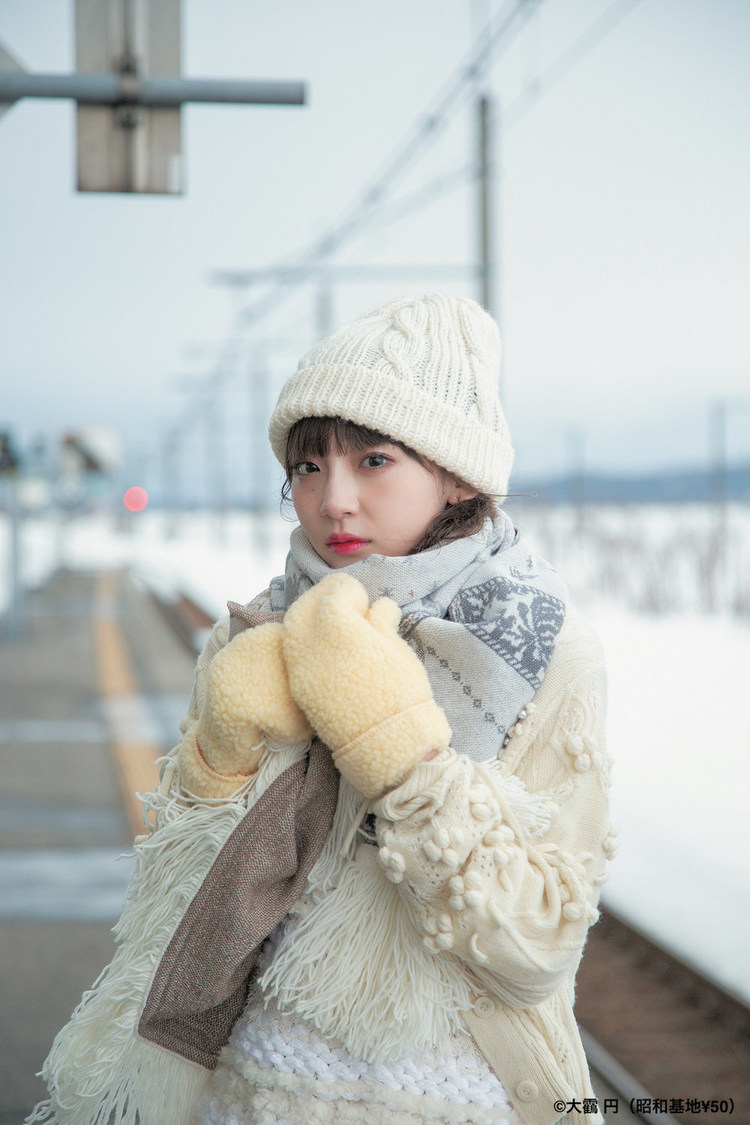 荻野由佳1st写真集『これからの足跡』より