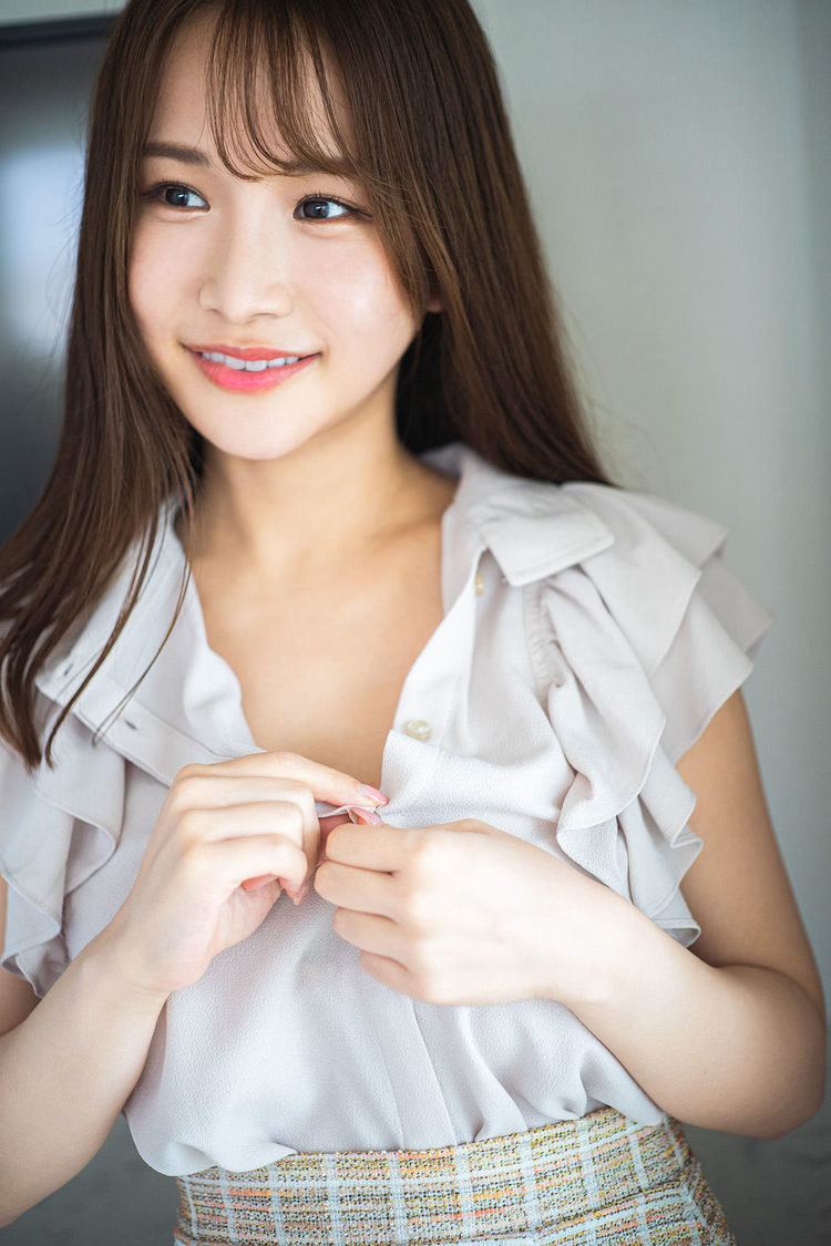  『嬉野ゆみ1st写真集 うれしのちゃん』より（(C)KADOKAWA 　(C)URESHINO YUMI  PHOTO／MAKINO SHOTA）