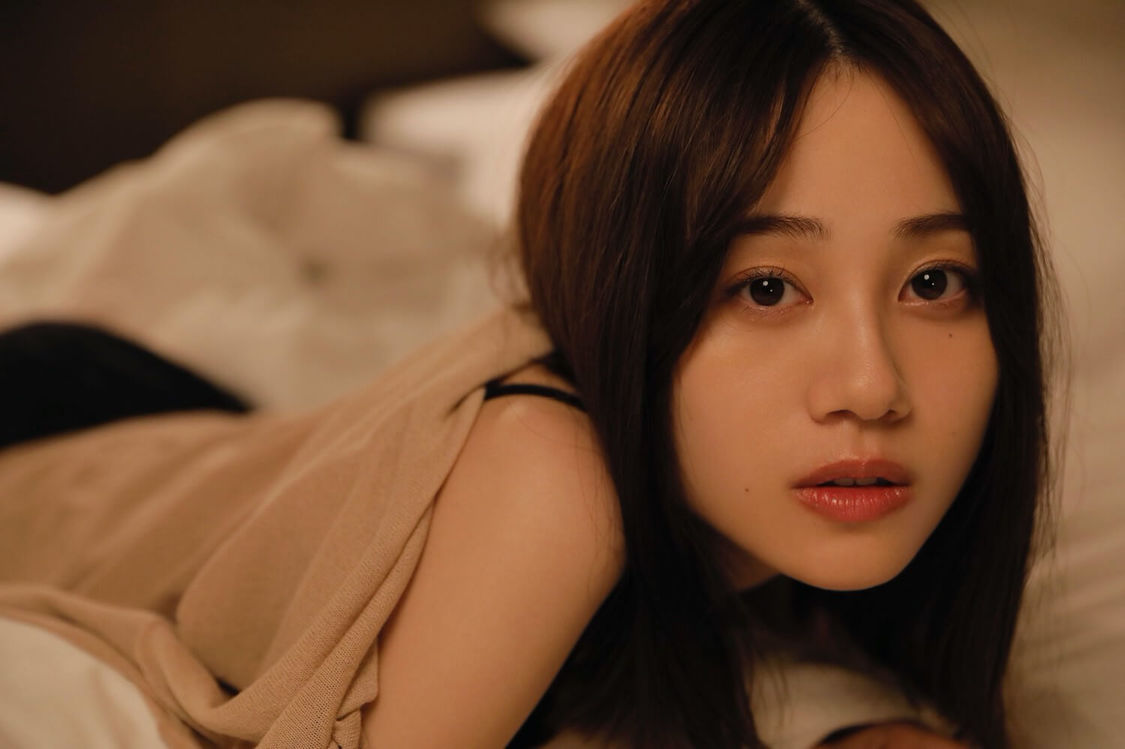 伊藤美来 写真集『Sheer』先行カット