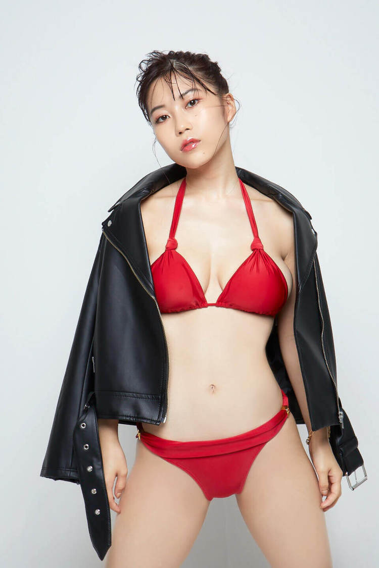 伊織いお（岩澤高雄©CYZO）