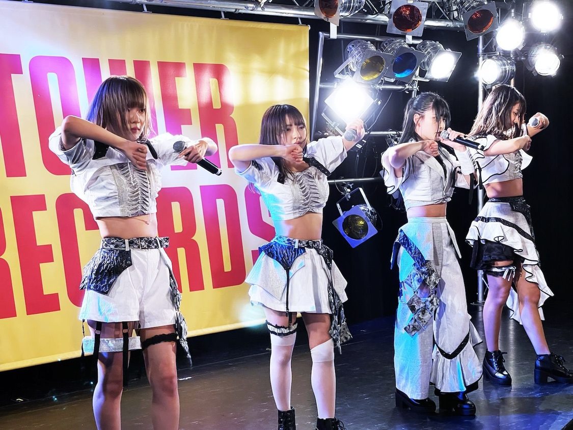 ＜「せめて月のように」リリースイベント＞タワーレコード渋谷店（2021年10月16日）