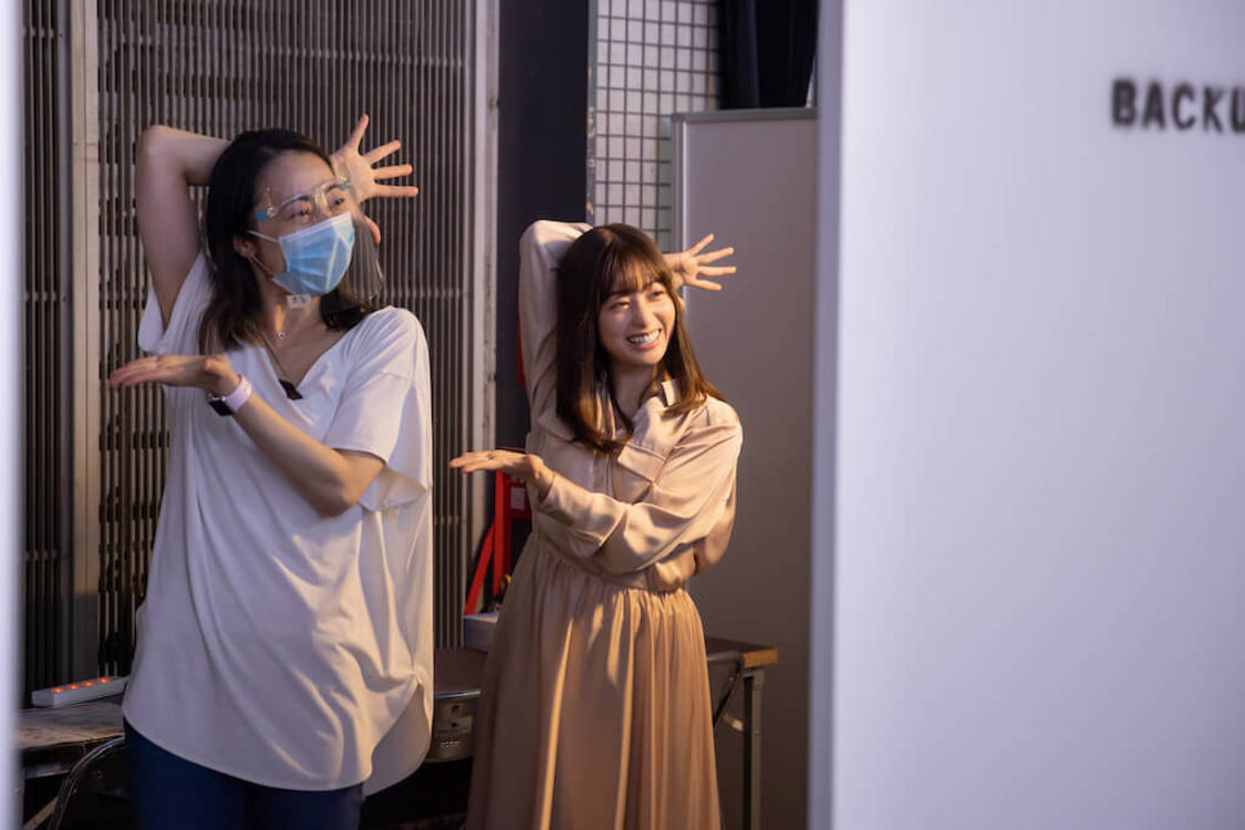 総合電子書籍ストア『ブックライブ』新TV-CM「ブックライブダンス」篇より