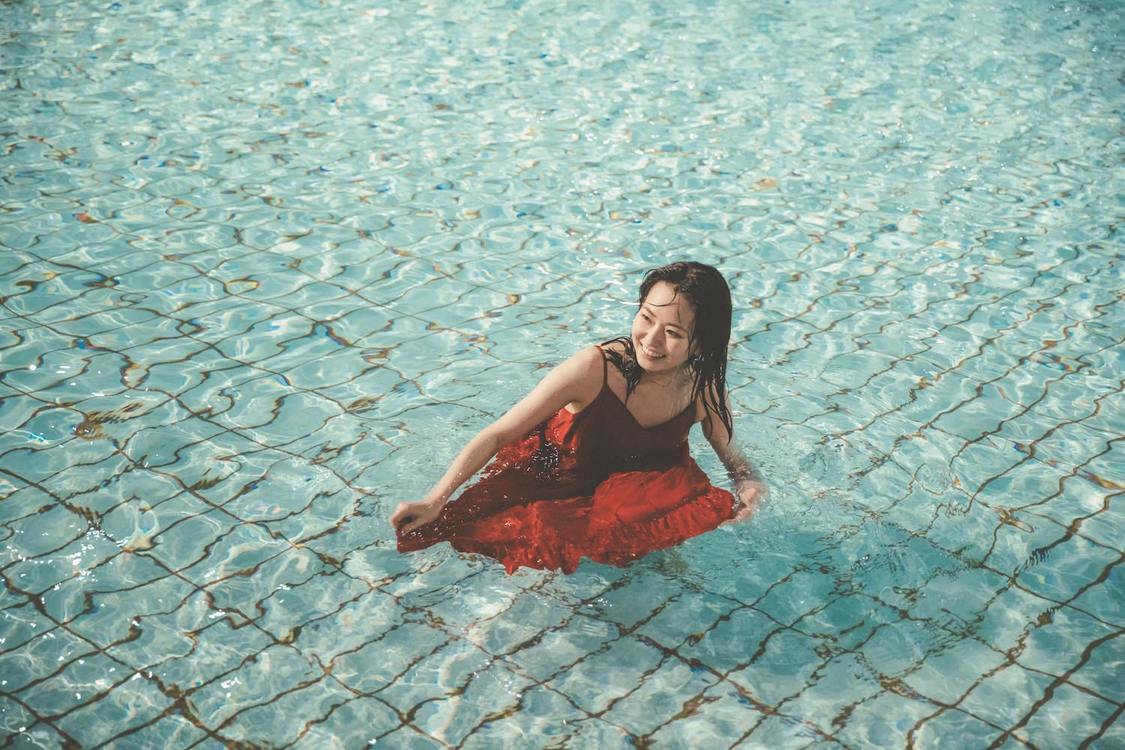 山田杏奈セカンド写真集『BLUE』（東京ニュース通信社刊）