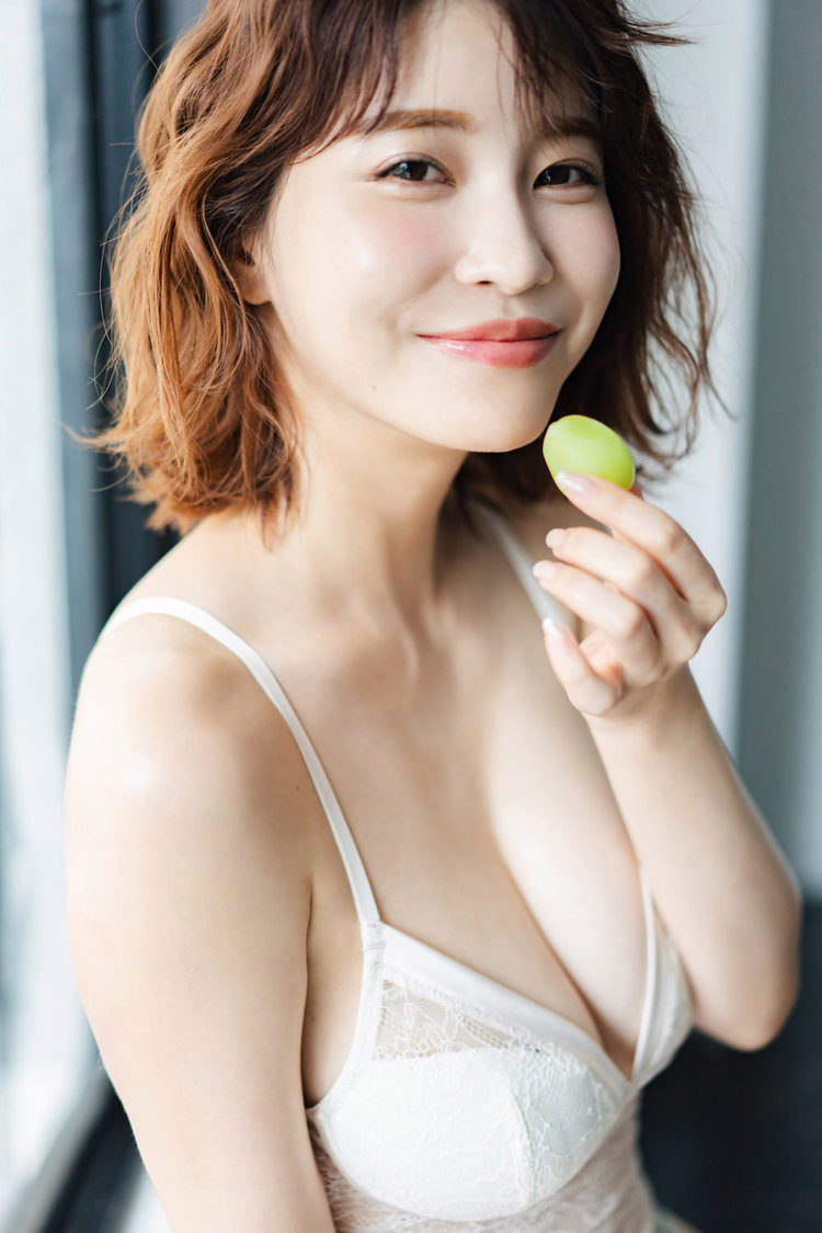 『岸明日香カレンダー2022』収録カット（©SDP）