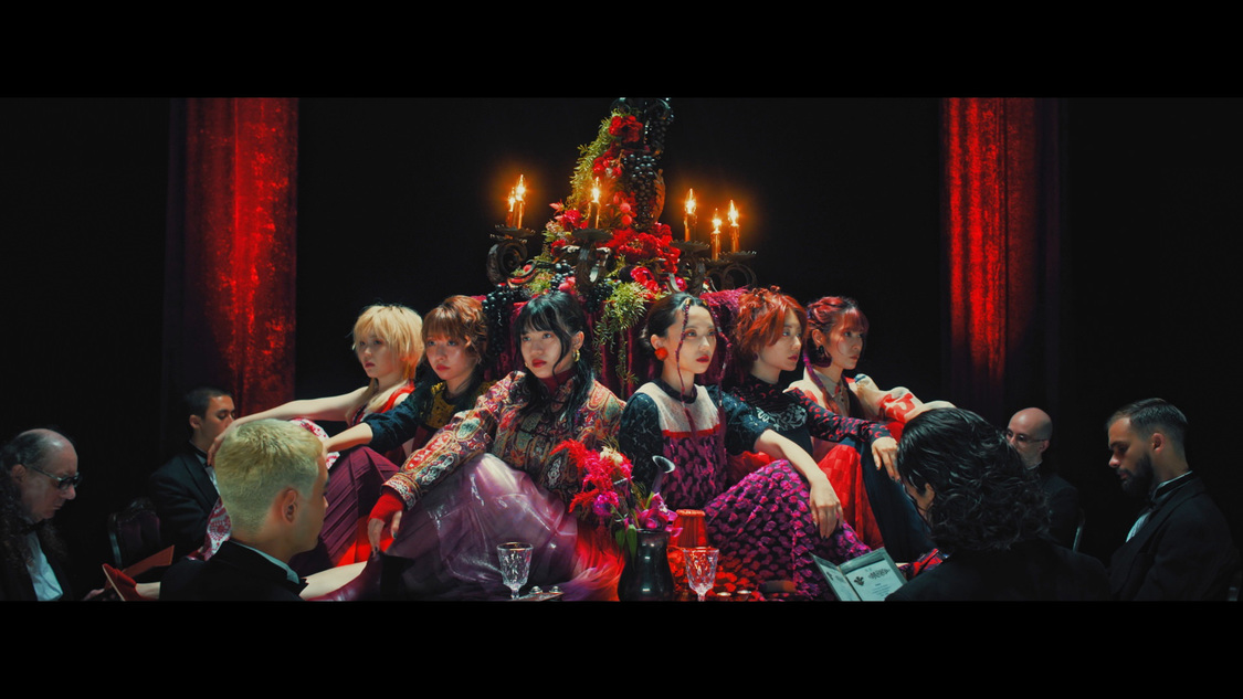 「Happy with you」MVより